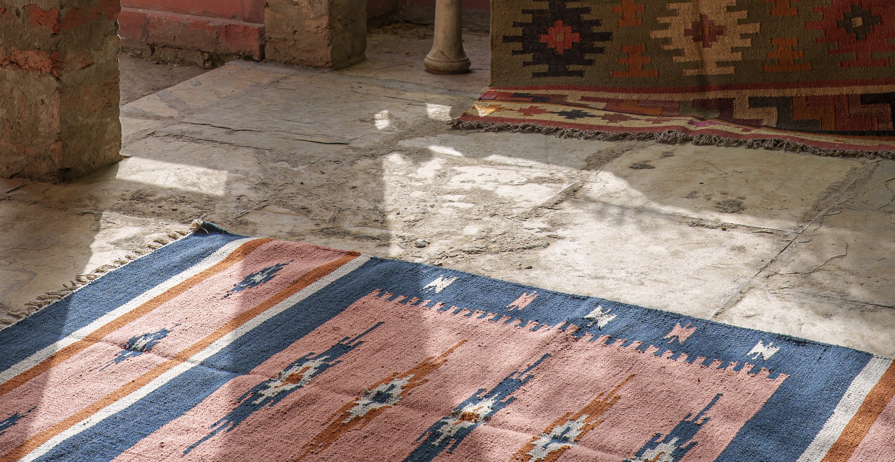 7 Smart Reasons to Switch to a Sustainable Jute Rug in Living Room