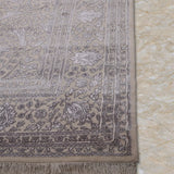 Safirya – Hand Knotted Wool Rug in Cream/Light Grey